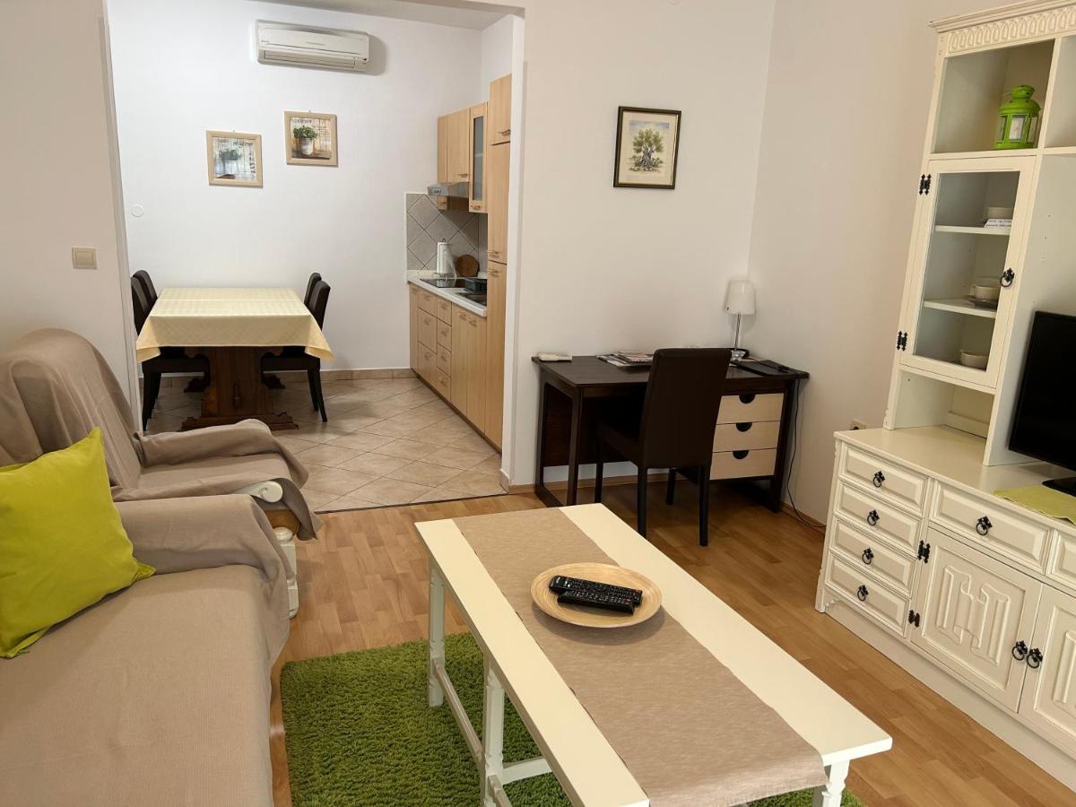 Apartments R Rovigno Esterno foto